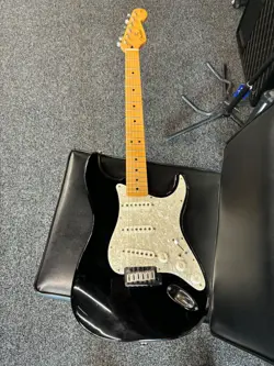 FENDER AMERICAN STANDARD STRATOCASTER WITH MAPLE FRETBOARD BLACK