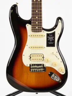 II STRATOCASTER HSS3-COLOR