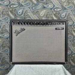 USED FENDER PRINCETON CHORUS STEREO 2X10 COMBO AMP