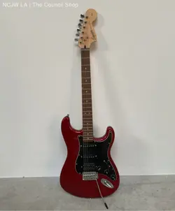 BY FENDER STAROCASTER