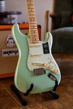 FENDER PLAYER STRATOCASTER SURF PEARL LIMITED EDITION