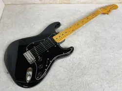 SQUIER BY FENDER STRATOCASTER USED MAPLE FINGERBOARD BLACK W/SOFT CASE