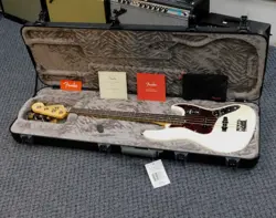 2024 FENDER AMERICAN PROFESSIONAL II JAZZ BASS W/ CASE! OLYMPIC WHITE! VERY NICE