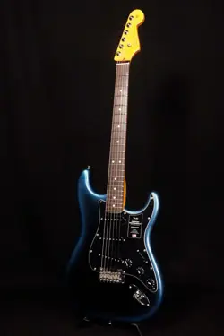 STRATOCASTER DARK NIGHT