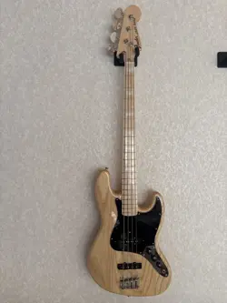 FENDER TRADITIONAL II 70S JAZZ BASS