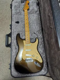 FENDER AMERICAN ULTRA STRATOCASTER TEXAS TEA (USED)