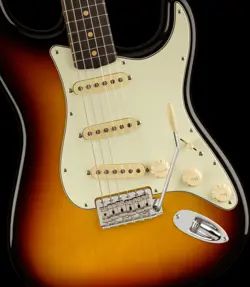 FENDER AMERICAN VINTAGE II 1961 STRATOCASTER - 3-COLOR SUNBURST W/ HARDSHELL