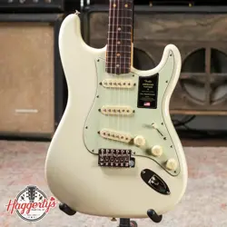 FENDER AMERICAN VINTAGE II 1961 STRATOCASTER - OLYMPIC WHITE W/ HARDSHELL CASE