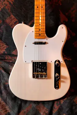 FENDER TELECASTER - WHITE BLONDE - ASH BODY - MAPLE NECK - CASE