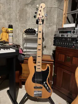 FENDER SQUIER 5 STRING JAZZ BASS