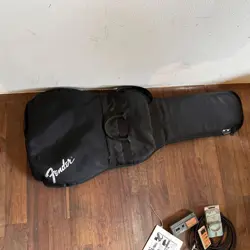 FENDER SQUIER FENDER