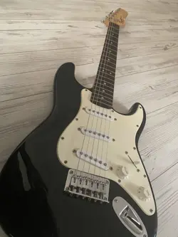 FENDER SQUIER MINI STRATOCASTER BLACK #PC5UJT