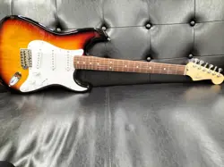 FENDER JAPAN ST-50 ELECTRIC GUITAR-01