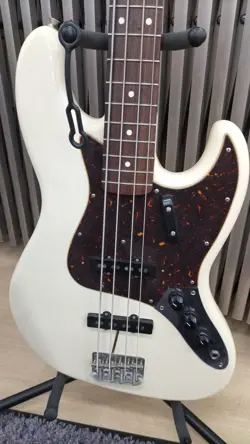 FENDER JAPAN JB62 WH USED BASSWOODBODY MAPLENECK ROSEWOODFINGERBOARD W/SOFT CASE