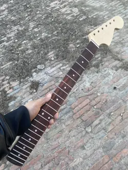 22 FRET MAPLE ELECTRIC GUITAR NECK ROSEWOOD FINGERBOARD  FENDER REPLACEMENT 8MM