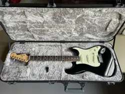 FENDER AMERICAN PROFESSIONAL STRATOCASTER ELECTRIC GUITAR - BLACK