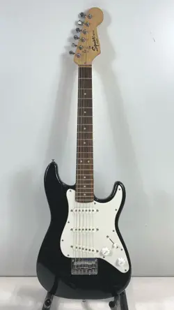 FENDER ELECTRIC GUITAR - SQUIER MINI-W/ACCESS.