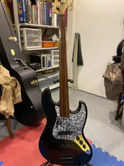 FENDER FRETLESS JAZZ BASS