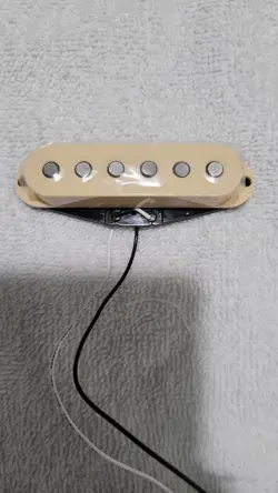 USED - FENDER JAPAN JV MODIFIED '60S STRATOCASTER - MIDDLE PICKUP