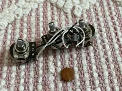 SET 1980 FENDER STRATOCASTER GUITAR POTS