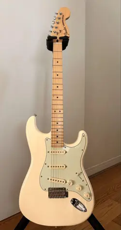 FENDER DELUXE ROADHOUSE STRATOCASTER SAFE PACKING!