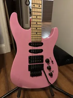 STRAT HM PINK