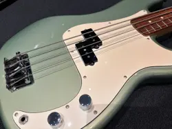 FENDER PLAYER PRECISION BASS
