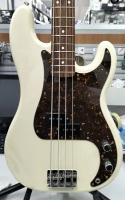 FENDER JAPAN PB62-US USED ALDER BODY MAPLE NECK ROSEWOOD FINGERBOARD W/GIG CASE