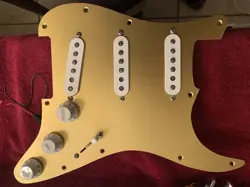 SERIES STRATOCASTER CUSTOM