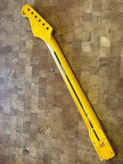 MAPLE W/ROSEWOOD FRETBOARD