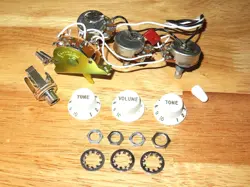 WHITE FENDER  STRATOCASTER ELECTRONIC CONTROL POTS HARNESS