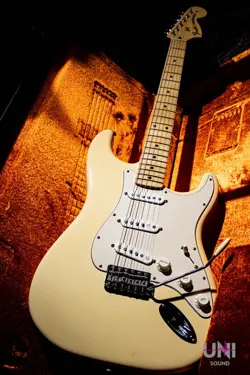 FENDER AMERICAN VINTAGE '70S STRATOCASTER MN OWT 2010