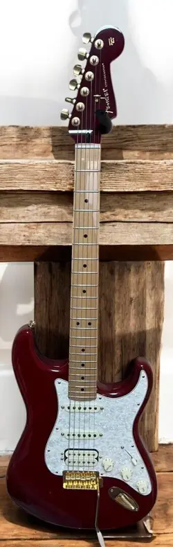 FENDER TASH SULTANA STRATOCASTER TRANSPARENT CHERRY MEXICO USED