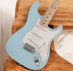 MIJ JUNIOR STRATOCASTER