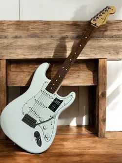 FENDER PLAYER STRATOCASTER POLAR WHITE ALDER BODY MAPLE NECK NEAR MINT