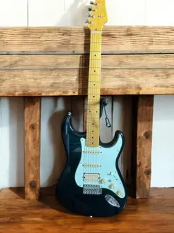 FENDER JAPAN STRATOCASTER BLACK MAPLE FRETBOARD MADE IN JAPAN 2007-2010