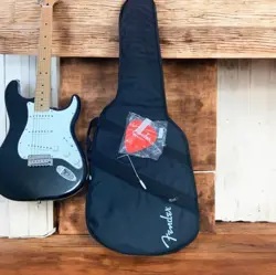 FENDER PLAYER STRATOCASTER 2020 BLACK ELECTRIC GUITAR MADE IN MEXICO USED