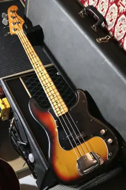 FENDER PRECISION BASS SUNBURST 1976