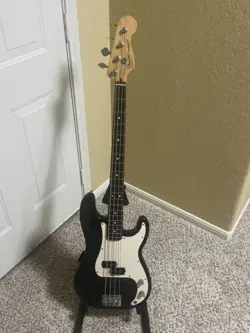 BLACK FENDER STANDARD PRECISION BASS MADE IN MEXICO 2001 USED