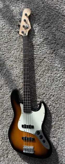 SQUIRE BY FENDER J BASS