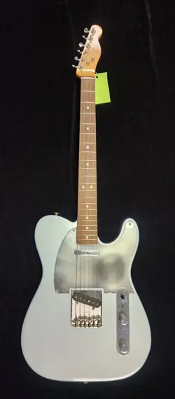 FENDER SIGNATURE CHRISSIE