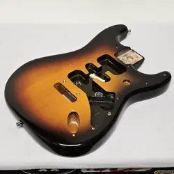 2005 FENDER AMERICAN DELUXE STRAT ALDER BODY 3-TONE SUNBURST USA ELECTRIC GUITAR