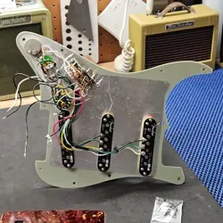 FENDER USA AMERICAN DELUXE STRAT LOADED PICKGUARD S-1 & SCN NOISELESS PICKUPS