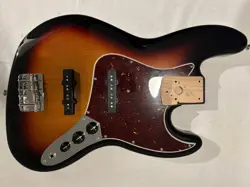 GENIUNE FENDER JAZZ