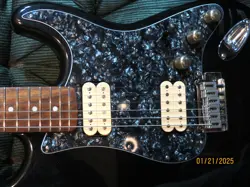 SQUIER STRATOCASTER HH