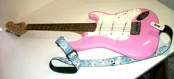 037-0121-556 SQUIER BY FENDER MINI STRATOCASTER ELECTRIC GUITAR SHELL PINK