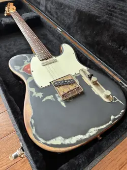 TELECASTER BLACK RELIC