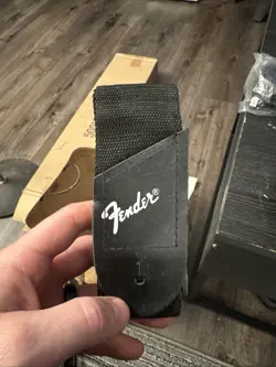 FENDER BLACK STRAP