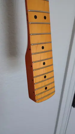 VIBE STARCASTER NECK