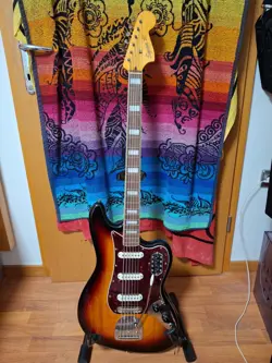 FENDER SQUIER BASS VI